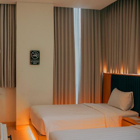 The Risman Hotel At Jakarta Airport Cbc Tangerang Esterno foto
